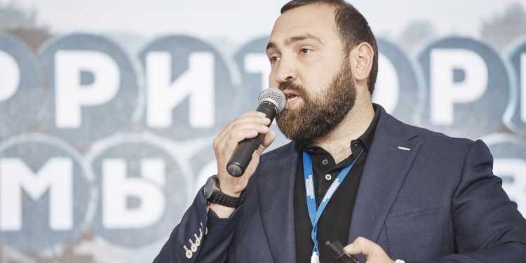 Хамзаев на молодежном форуме «Территория смыслов». Фото — vk.com/trezvayarossia