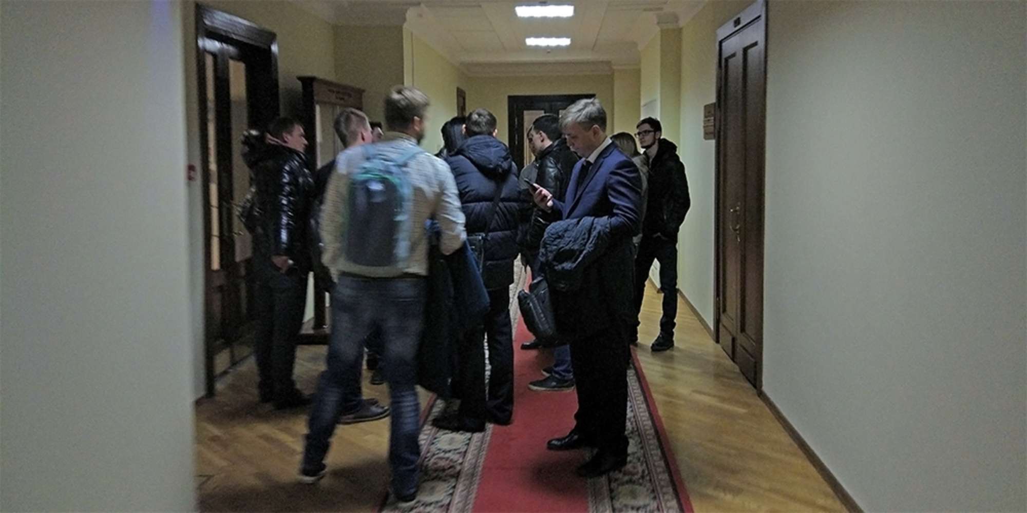 Представители вейп-компаний в коридоре Госдумы